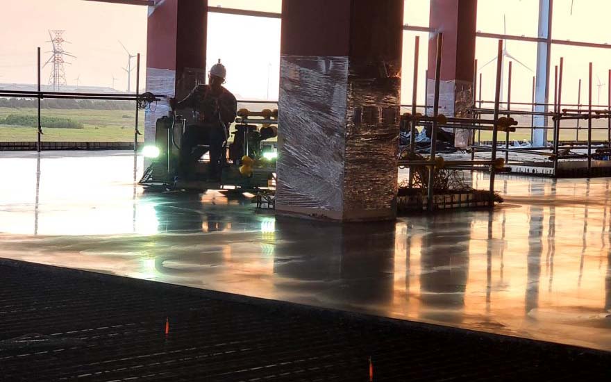 台塑尖端公司-彰濱電芯廠一期設計及營建統包工程-「鏡面混凝土」澆置和施作過程